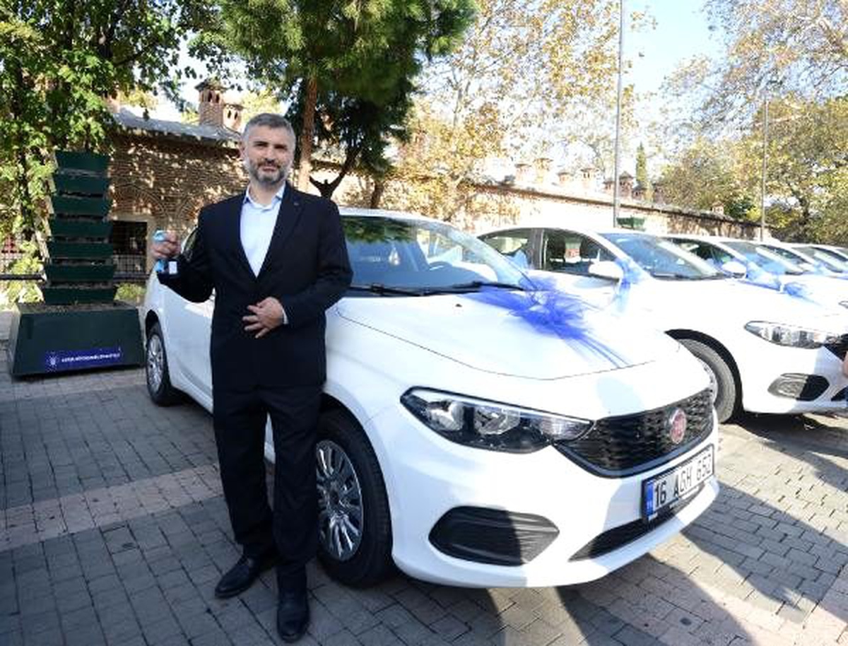 Düğün için takım elbise aldı, çekilişle otomobil sahibi oldu - Yeniden