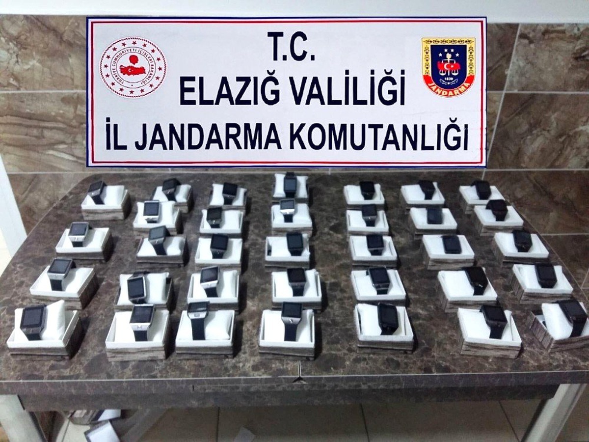 Elazığ\'da gümrük kaçağı saatler ele geçirildi