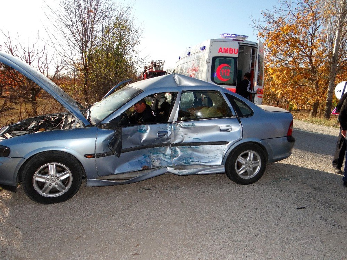Gölpazarı\'nda trafik kazası; 3 yaralı