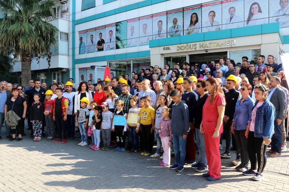 Haciz gelen özel hastane çalışanlarından eylem