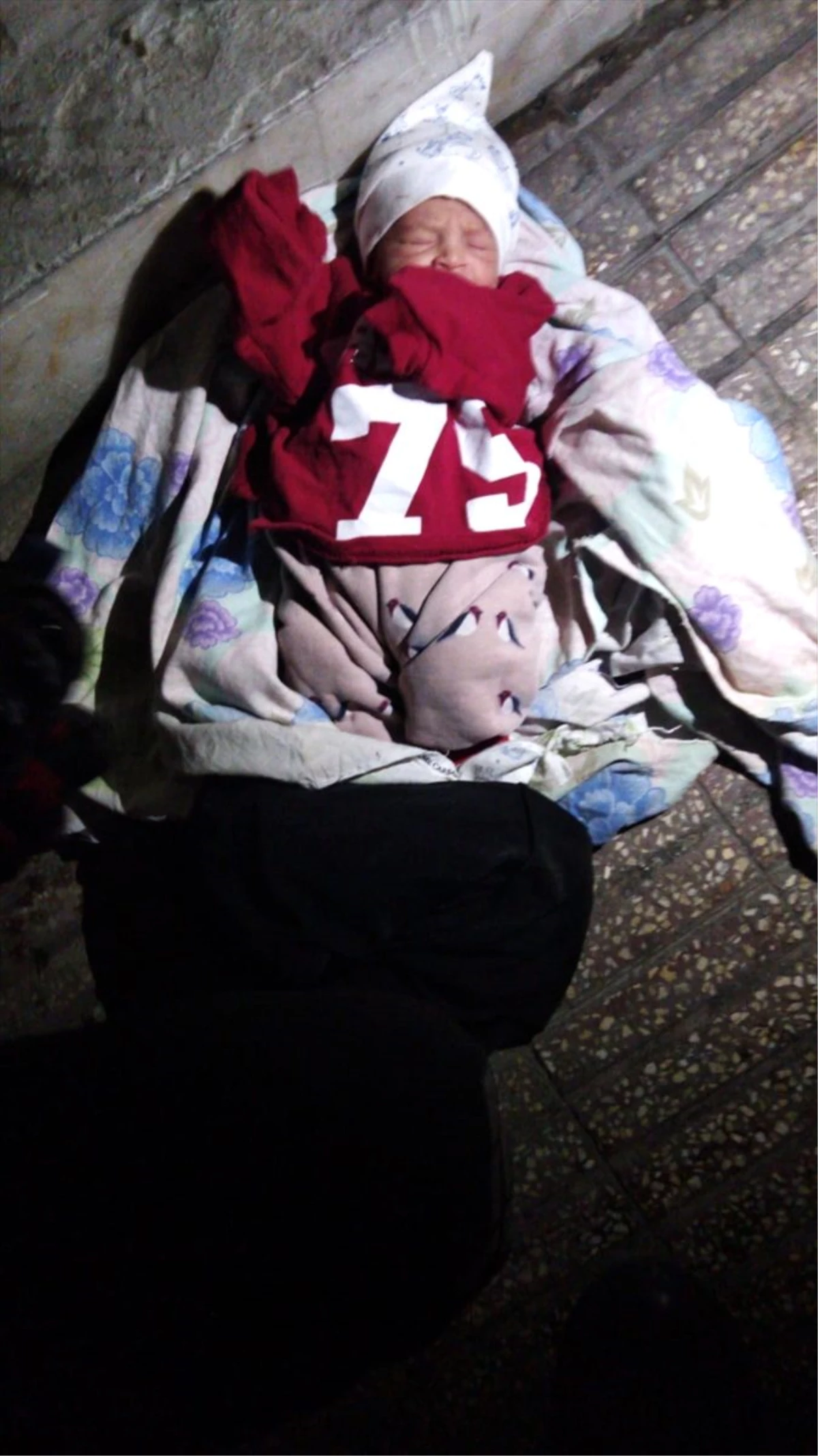 Hatay\'da sokağa terk edilmiş bebek bulundu