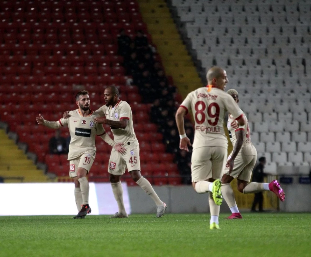 İlk yarıyı Galatasaray 2-0 önde kapattı