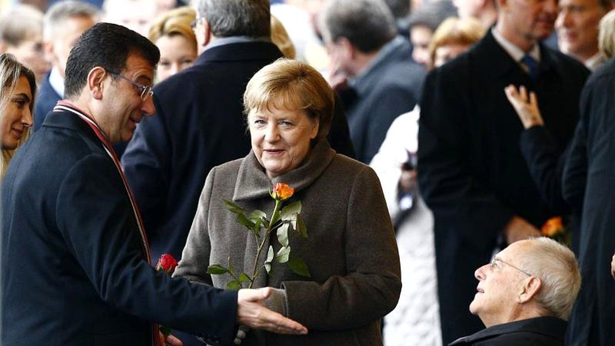 İmamoğlu, Berlin Duvarı\'nın yıkılışı anısına düzenlenen etkinlikte Merkel ile bir araya geldi