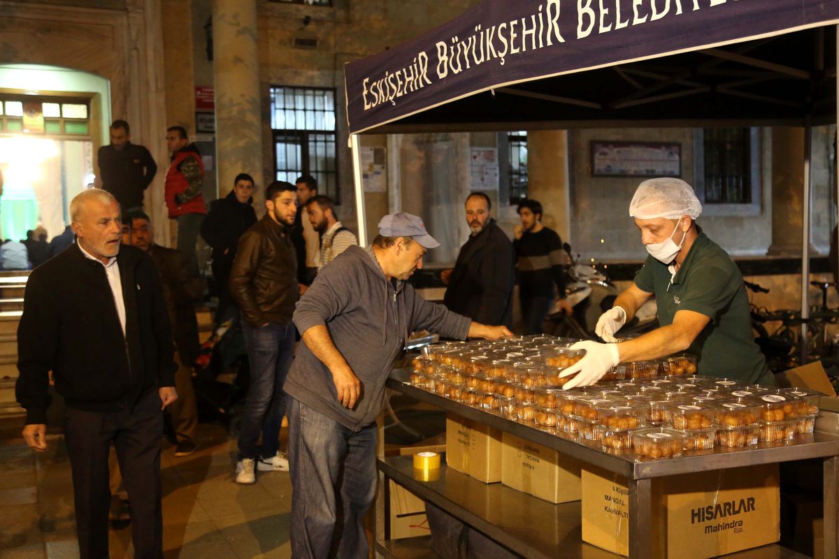 Kandilde lokmalar Büyükşehir\'den
