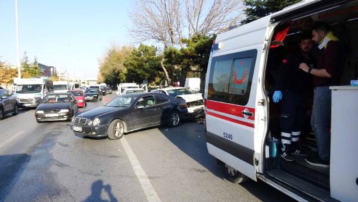 Konya\'da 4 aracın karıştığı zincirleme kaza: 4 yaralı