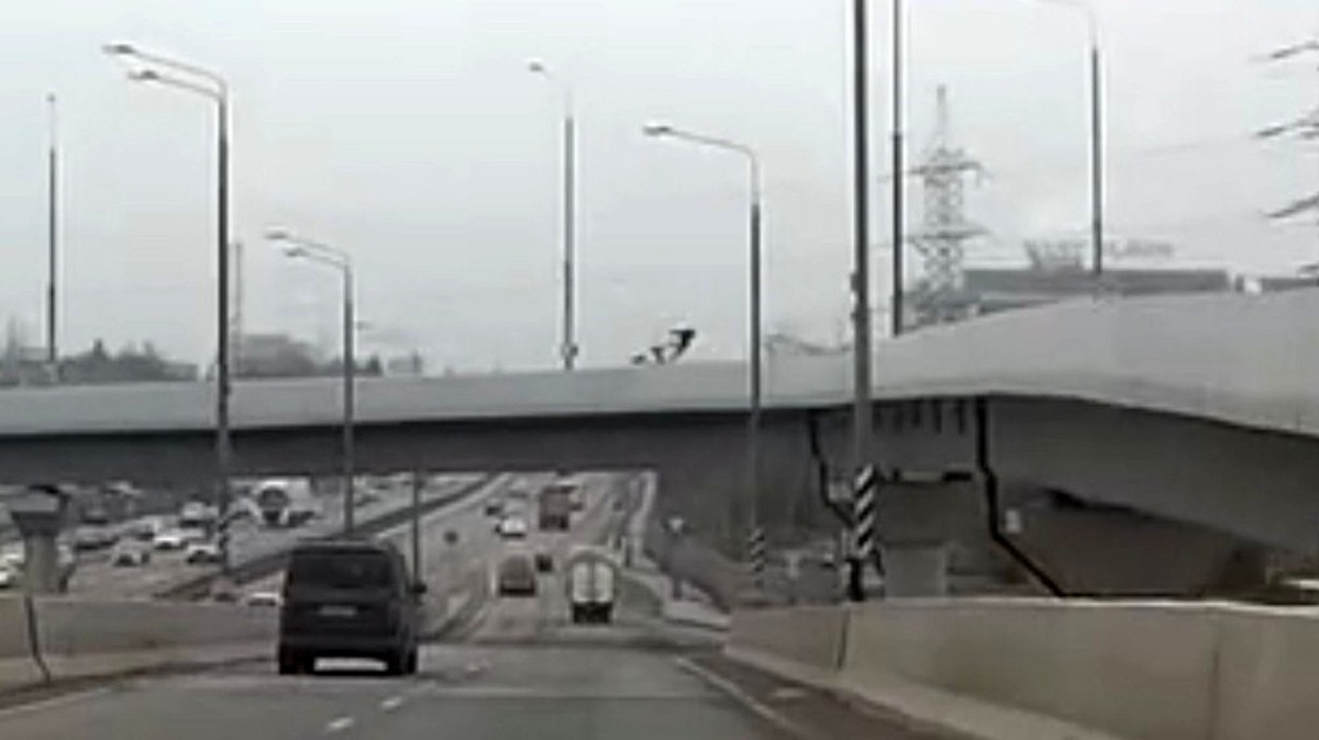 Köprüden aşağıya uçan motosiklet sürücüsü öldü