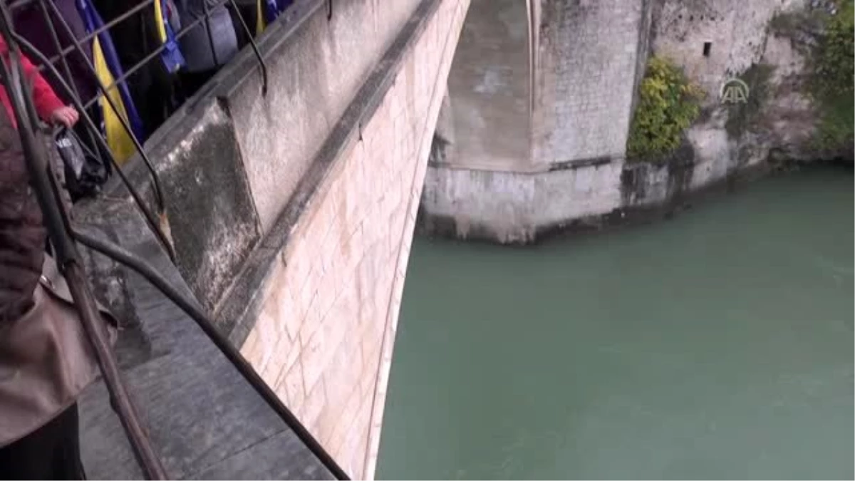 Mostar Köprüsü\'nün yıkılışının 26. yılı