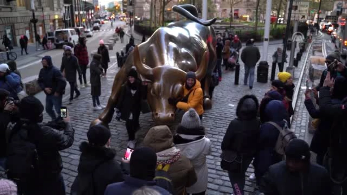 New York Borsası\'nın ünlü boğa heykeli yer değiştiriyor - NEW