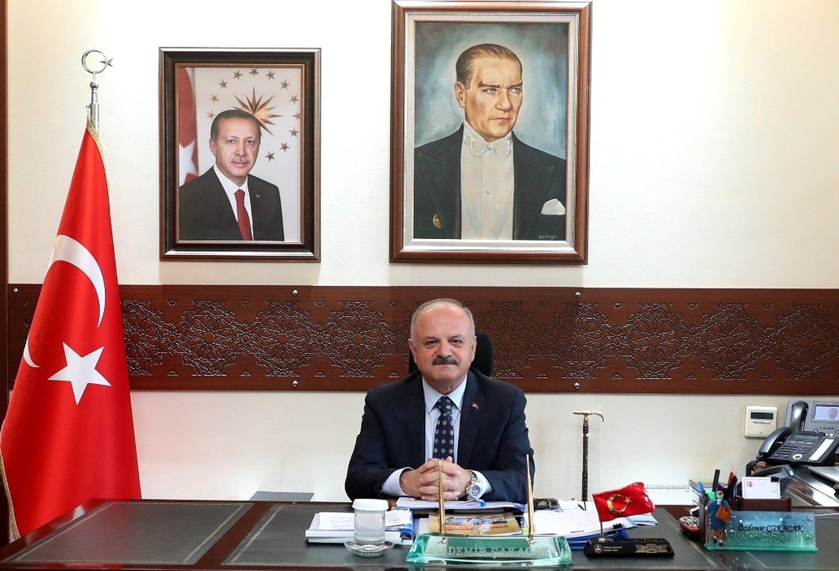 Vali Özdemir Çakacak\'ın "10 Kasım Atatürk\'ü Anma Günü" mesajı