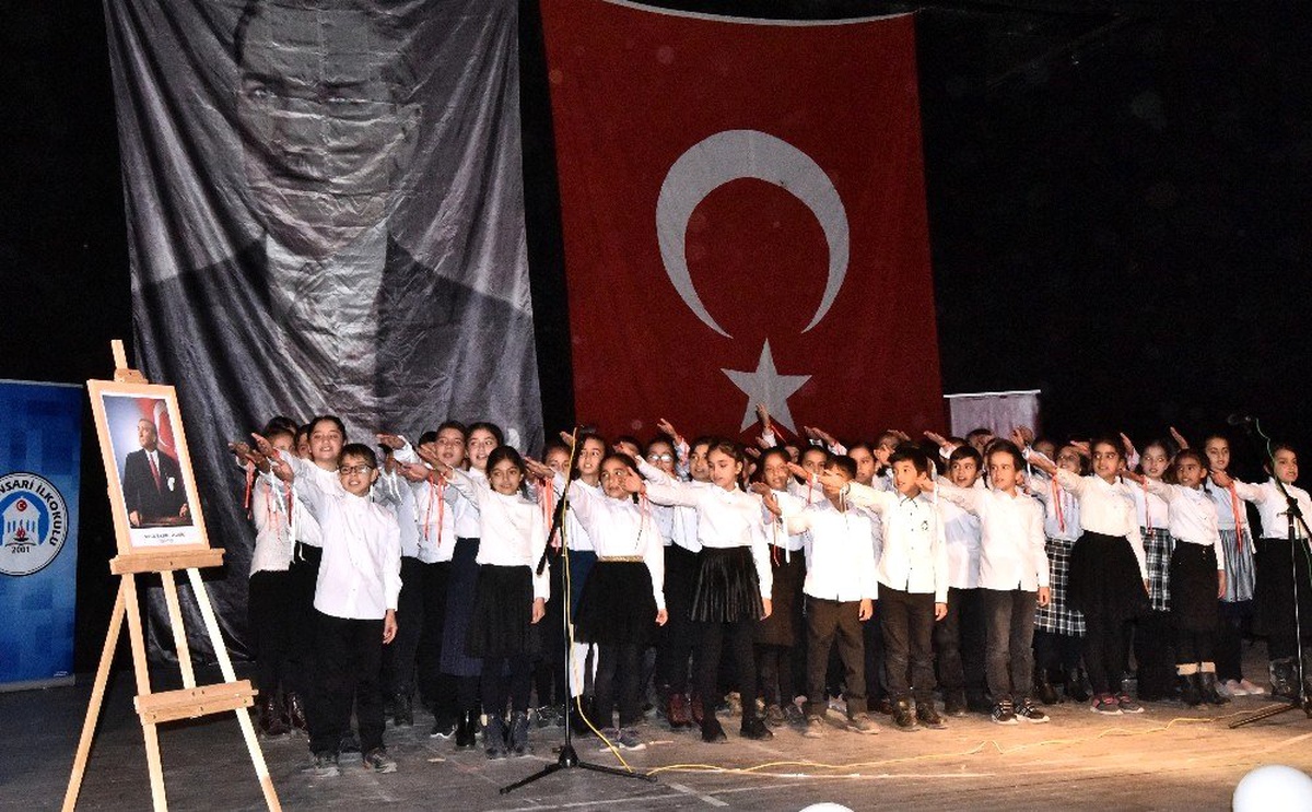 Ahlat\'ta Atatürk\'ü anma töreni