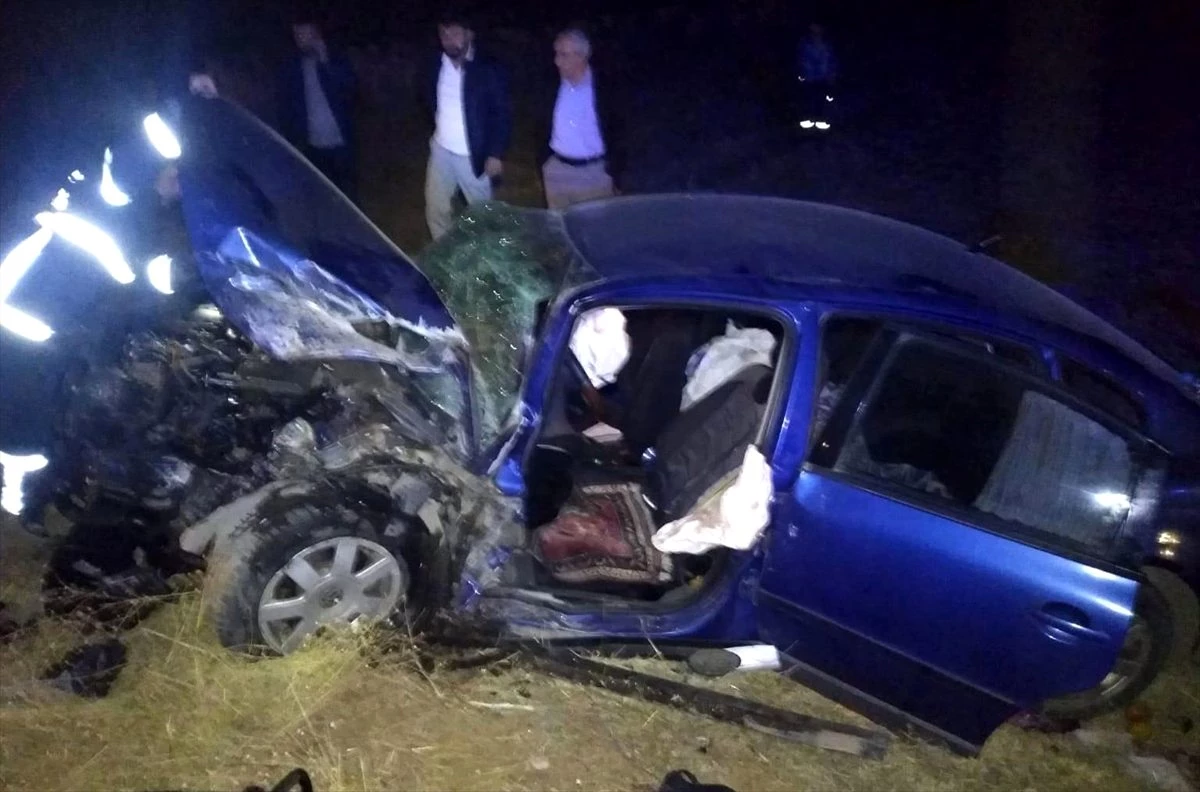 Aksaray\'da iki otomobil çarpıştı: 8 yaralı