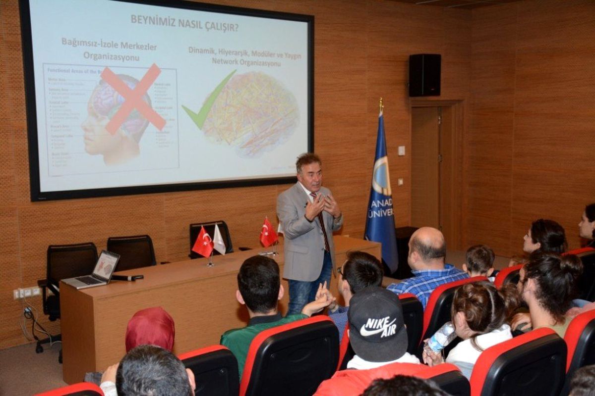 Anadolu Üniversitesinde \'Müzik Beynimizi Değiştirebilir mi?\' konferansı