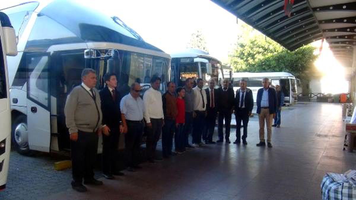 Ata\'ya saygı için otobüs şoförleri, sefere gecikmeli çıktı
