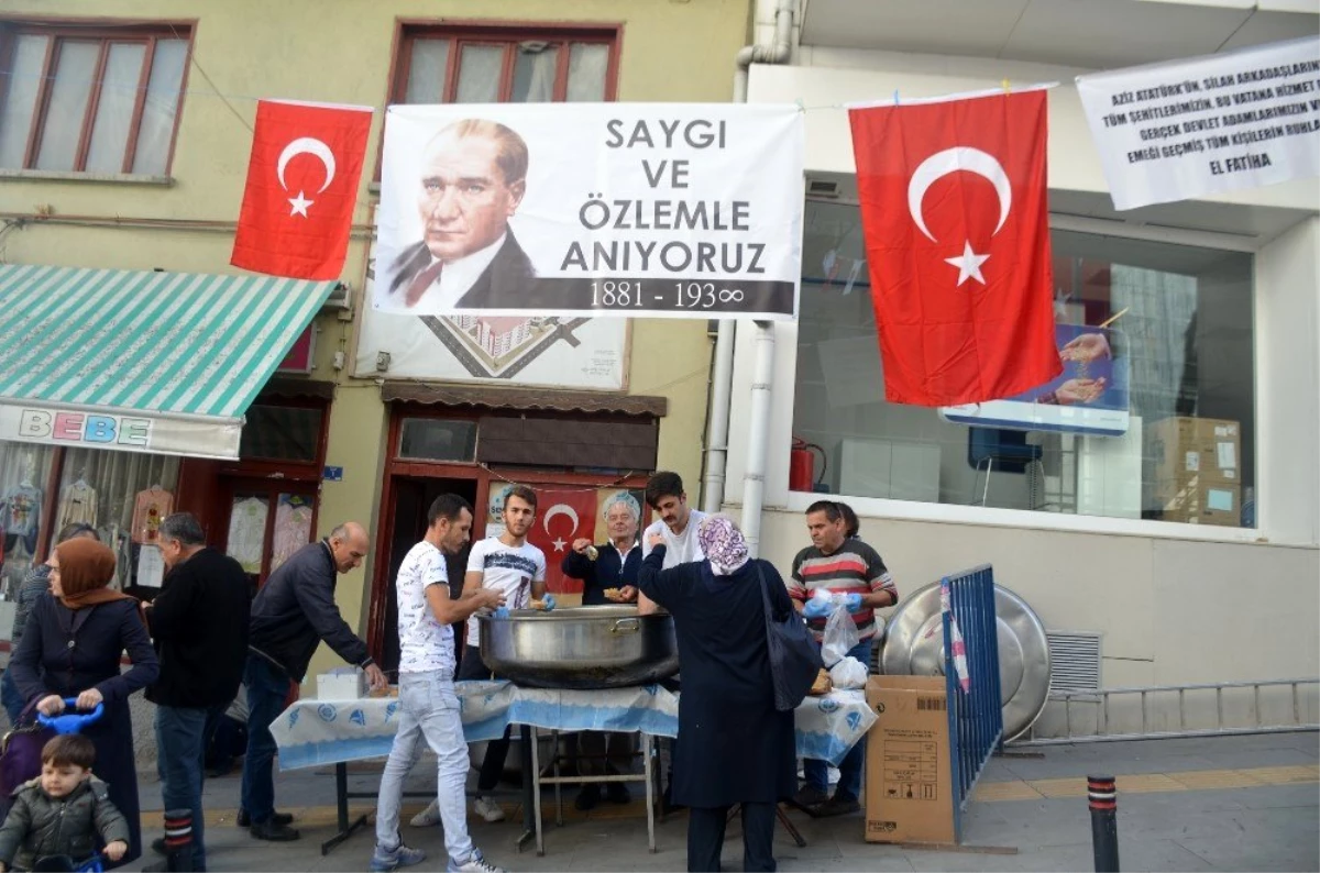 Atatürk adına Mevlid-i Şerif okutuldu, helva dağıtıldı