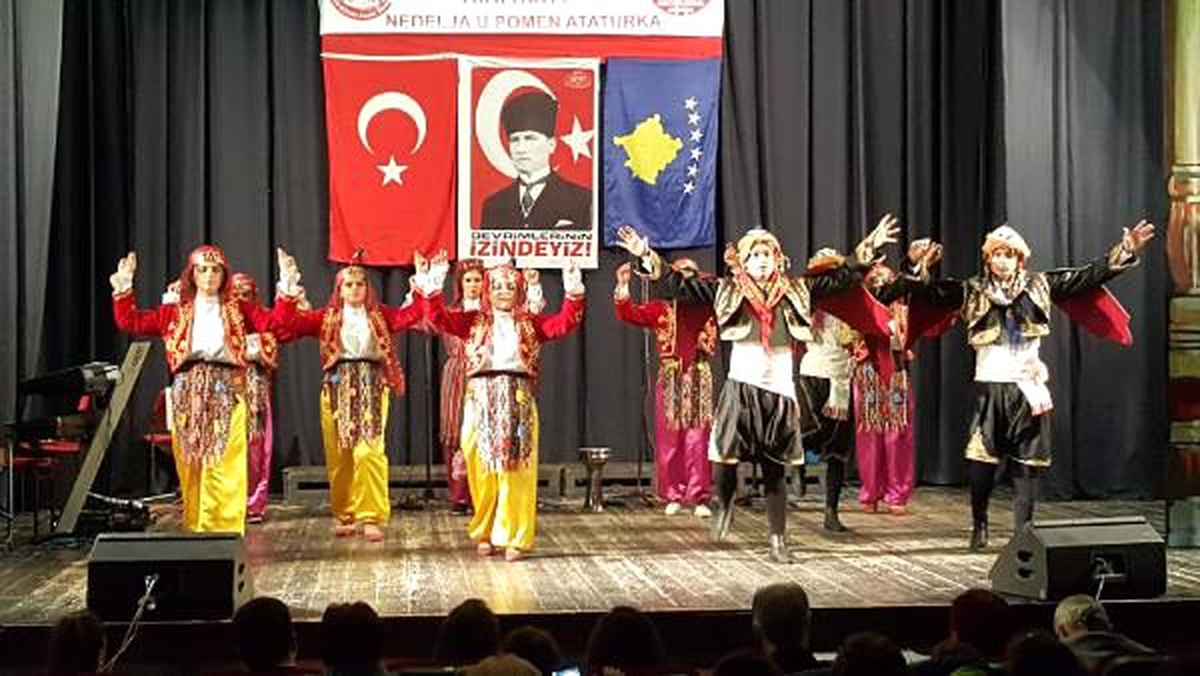 Atatürk, Kosova\'da sevdiği şarkılarla anıldı