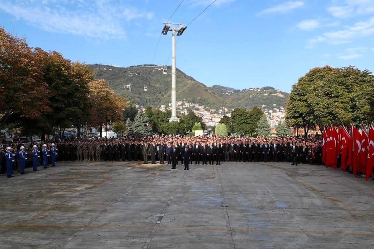 Atatürk, saygıyla anıldı