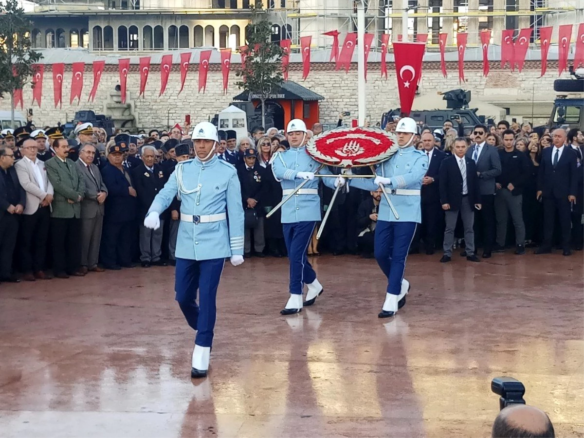 Atatürk Taksim\'de de törenle anıldı