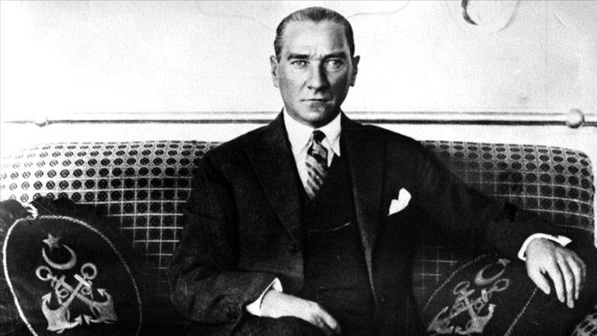 Atatürk\'ü 81 yıldır minnet ve özlemle anıyoruz