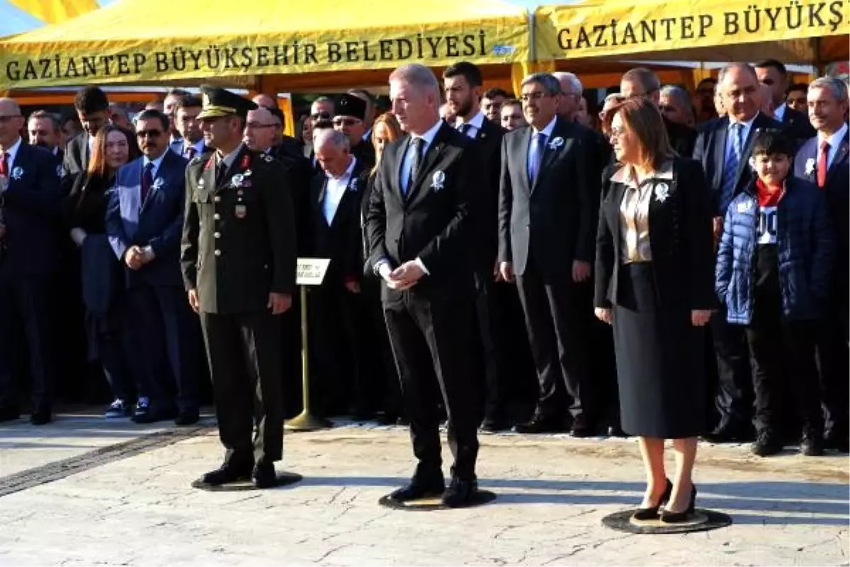 Atatürk\'ün doğum tarihi yanlış yazıldı! Sosyal medyadan tepki yağdı