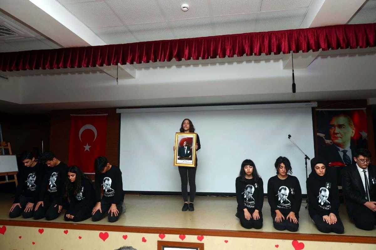 Atatürk, vefatının 81. yılında Bağcılar\'da anıldı