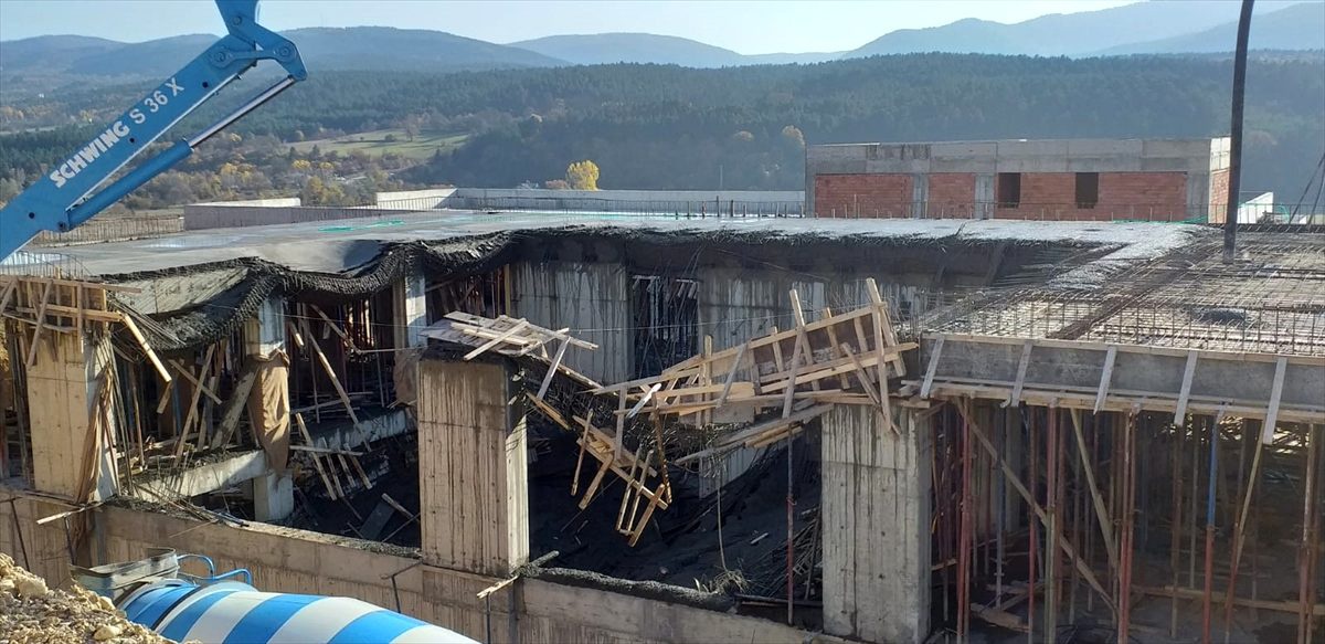Beton dökümü sırasında inşaat çöktü: 1 yaralı