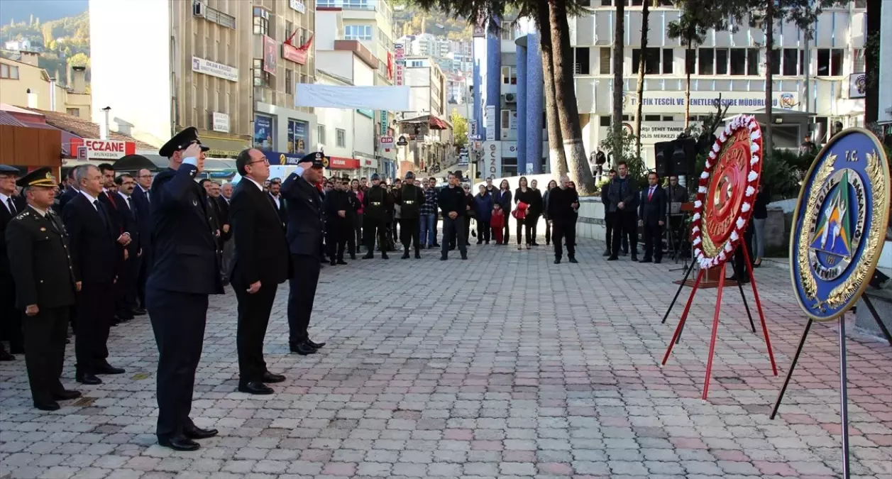 Büyük Önder Atatürk\'ü anıyoruz