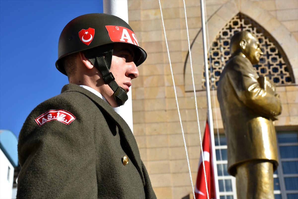 Büyük Önder Atatürk\'ü anıyoruz