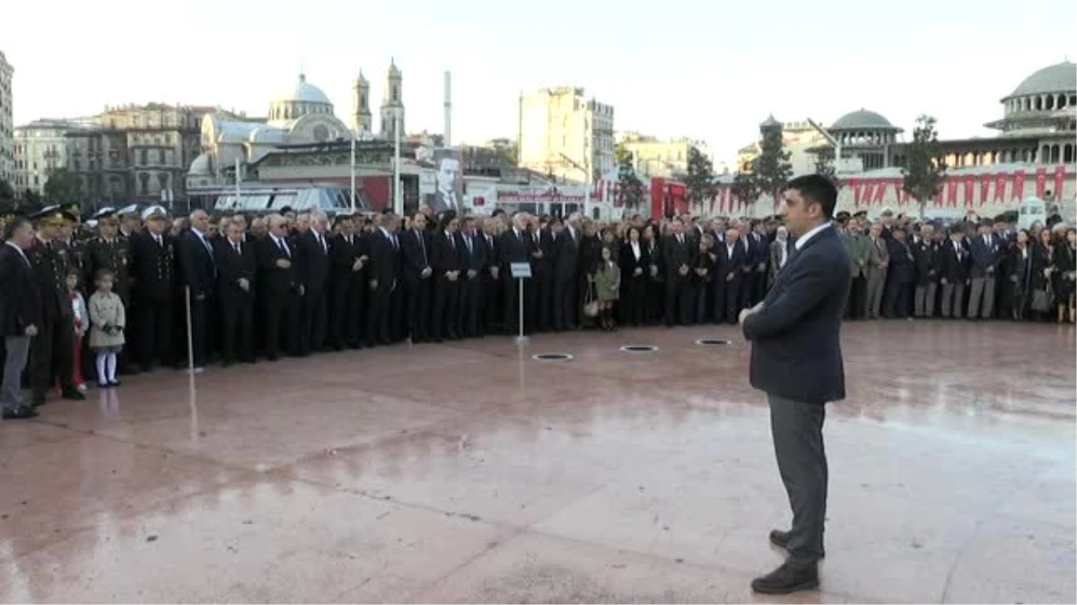 Büyük Önder Atatürk\'ü anıyoruz - Taksim Cumhuriyet Anıtı