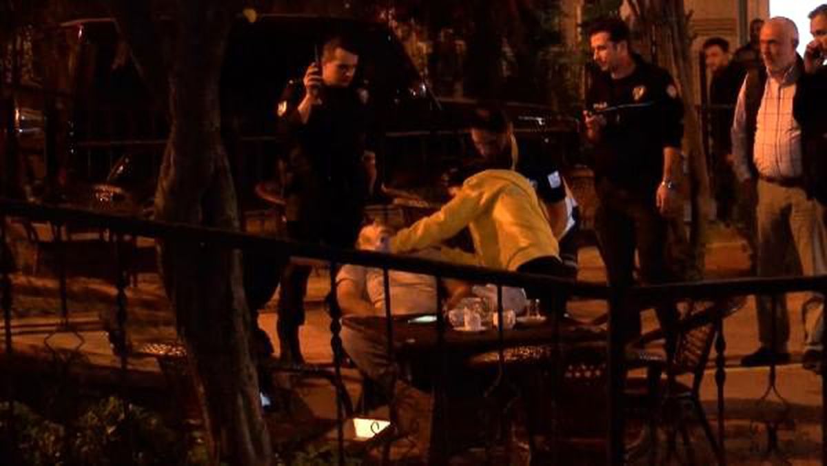 Çapa\'da kafedeki kişiye silahlı saldırı (1)