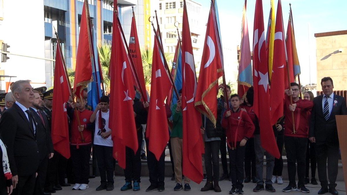 Denizli\'de 10 Kasım törenleri çelen sunumuyla başladı