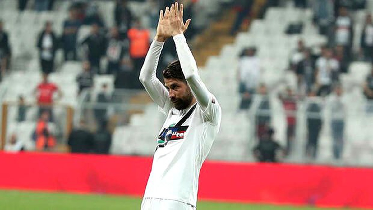 Denizlispor taraftarı yuhaladı, Beşiktaş taraftarı alkışladı!