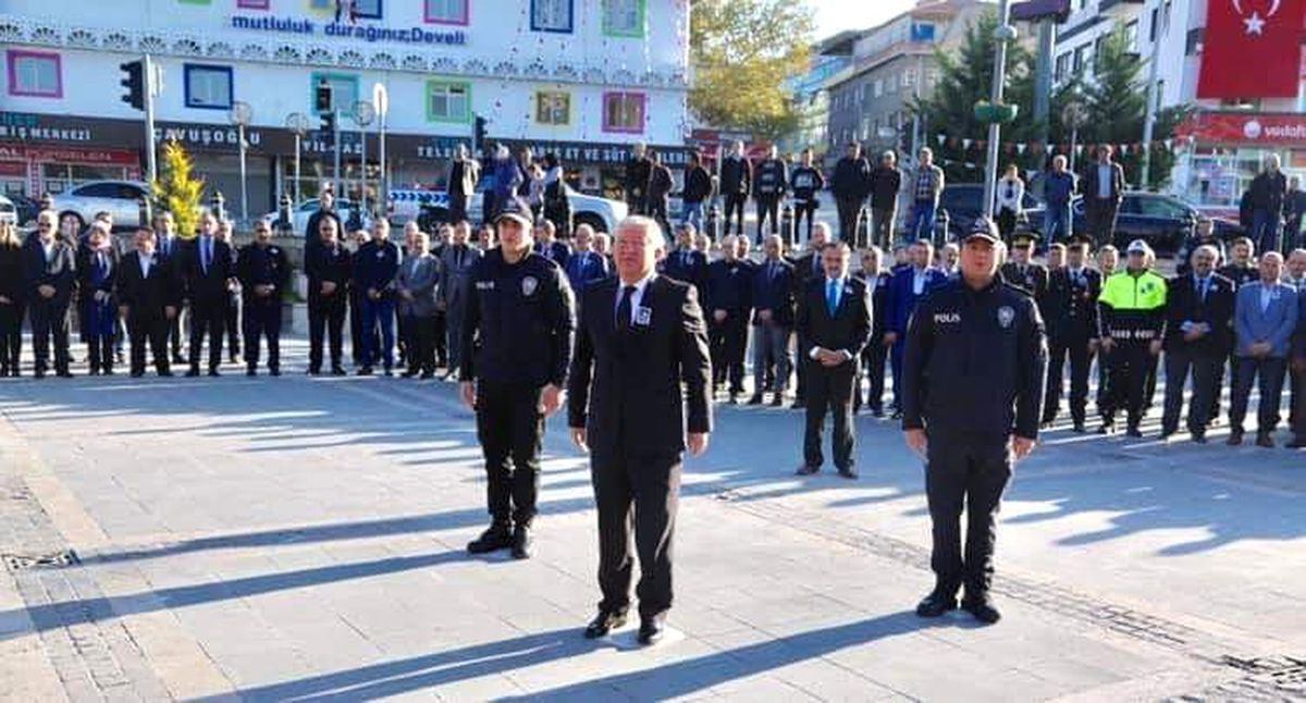 Develi\'de 10 Kasım Töreni