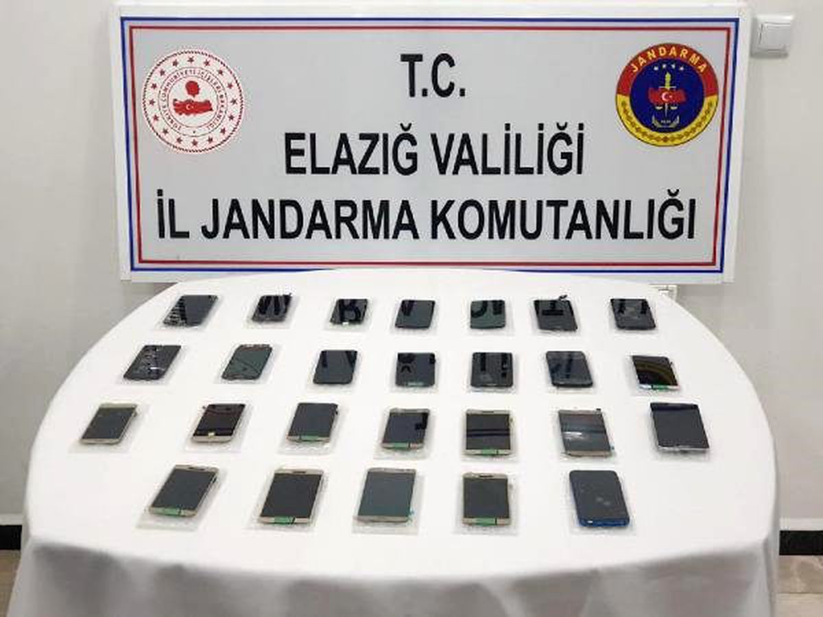 Elazığ\'da 26 kaçak cep telefonu ele geçirildi