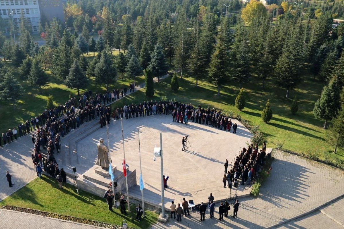 Erciyes Üniversitesinde 10 Kasım Atatürk\'ü Anma Töreni Gerçekleştirildi