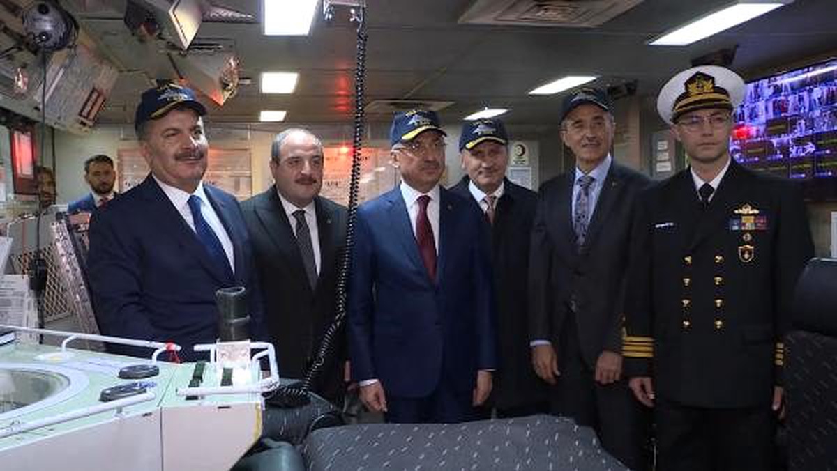 Fuat Oktay ve bakanlardan TCG Yavuz\'a 10 kasım ziyareti
