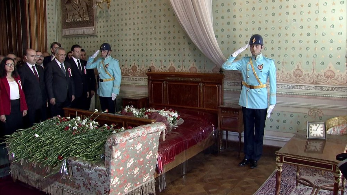 Gazi Mustafa Kemal Atatürk Dolmabahçe Sarayı\'nda anıldı