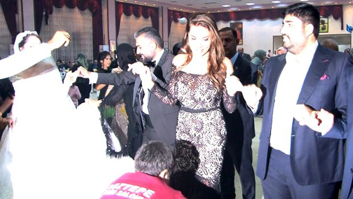 Halay başı Ebru!