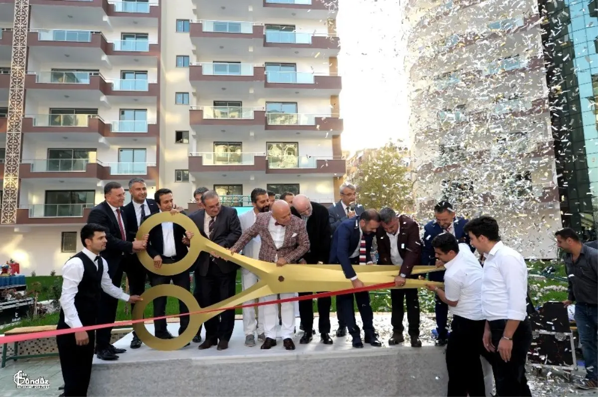 Hatay\'da dünyanın en büyük makasıyla açılış