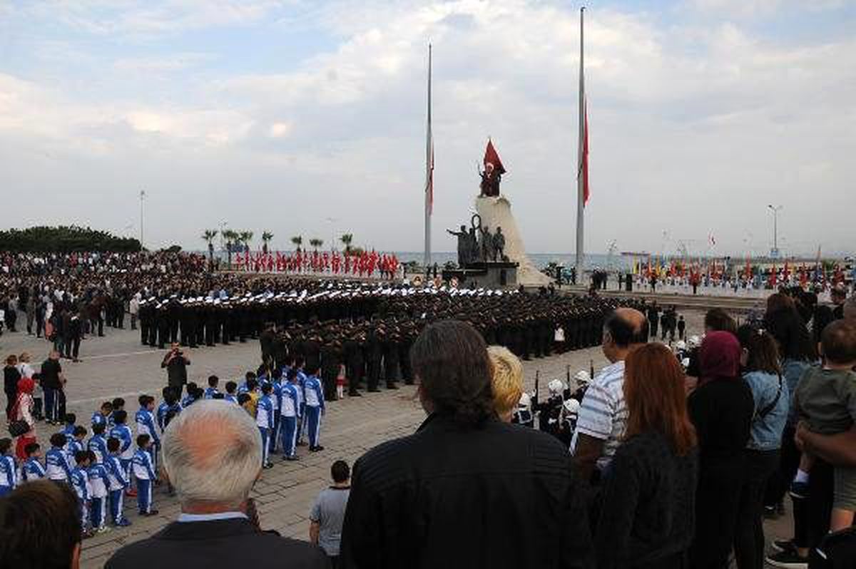 İskenderun\'da Ata\'ya saygı