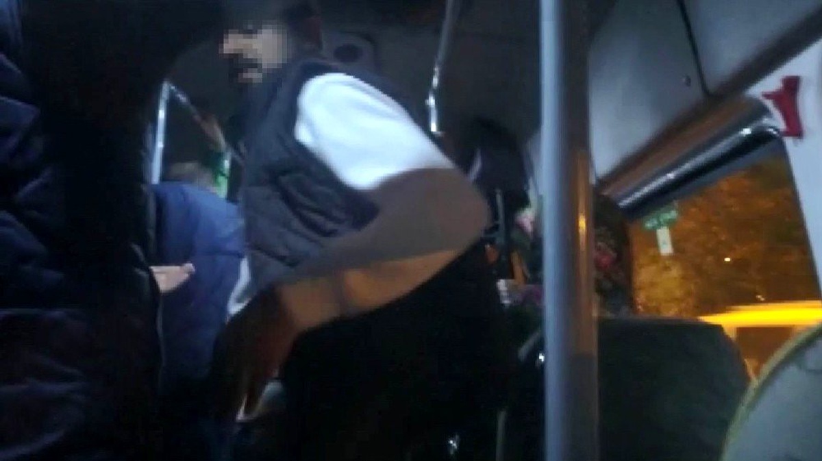 Kadını taciz etti, \'Paramı vermişim\' diyerek minibüsten inmedi