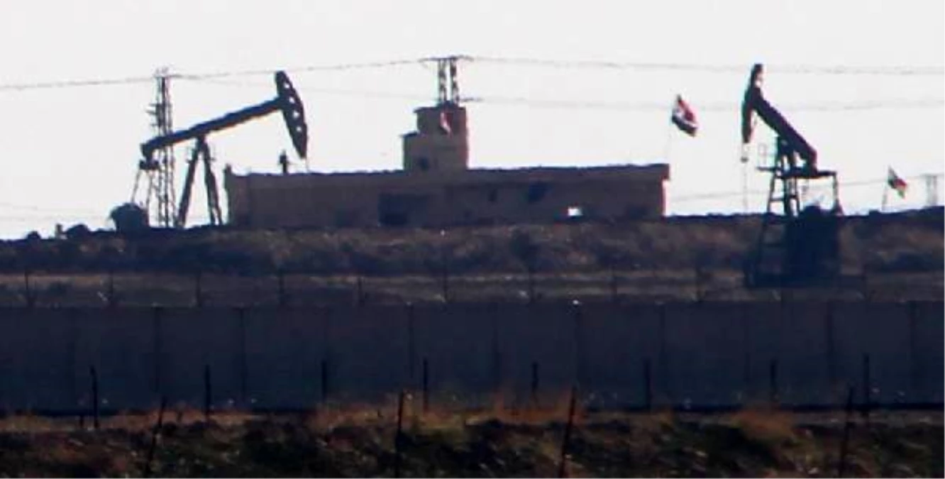 Kamışlı\'da, teröristlerin kullandığı binada Suriye bayrakları