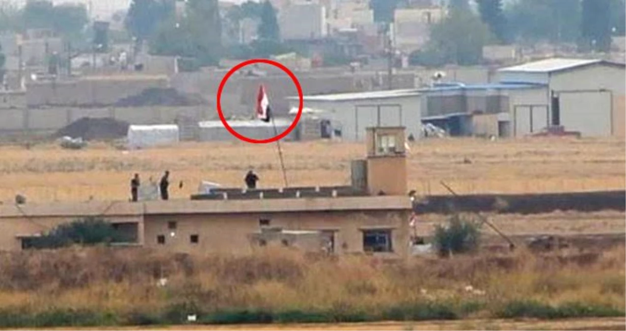 Kamışlı\'da, YPG\'li teröristlerin kullandığı binadaki Suriye bayrakları, Nusaybin\'den görüntülendi