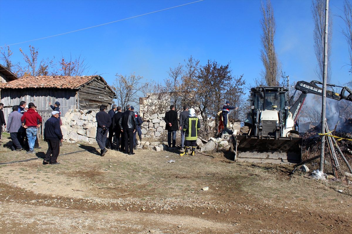 Kastamonu\'da yanan evin enkazında 89 yaşındaki adamın cesedi bulundu