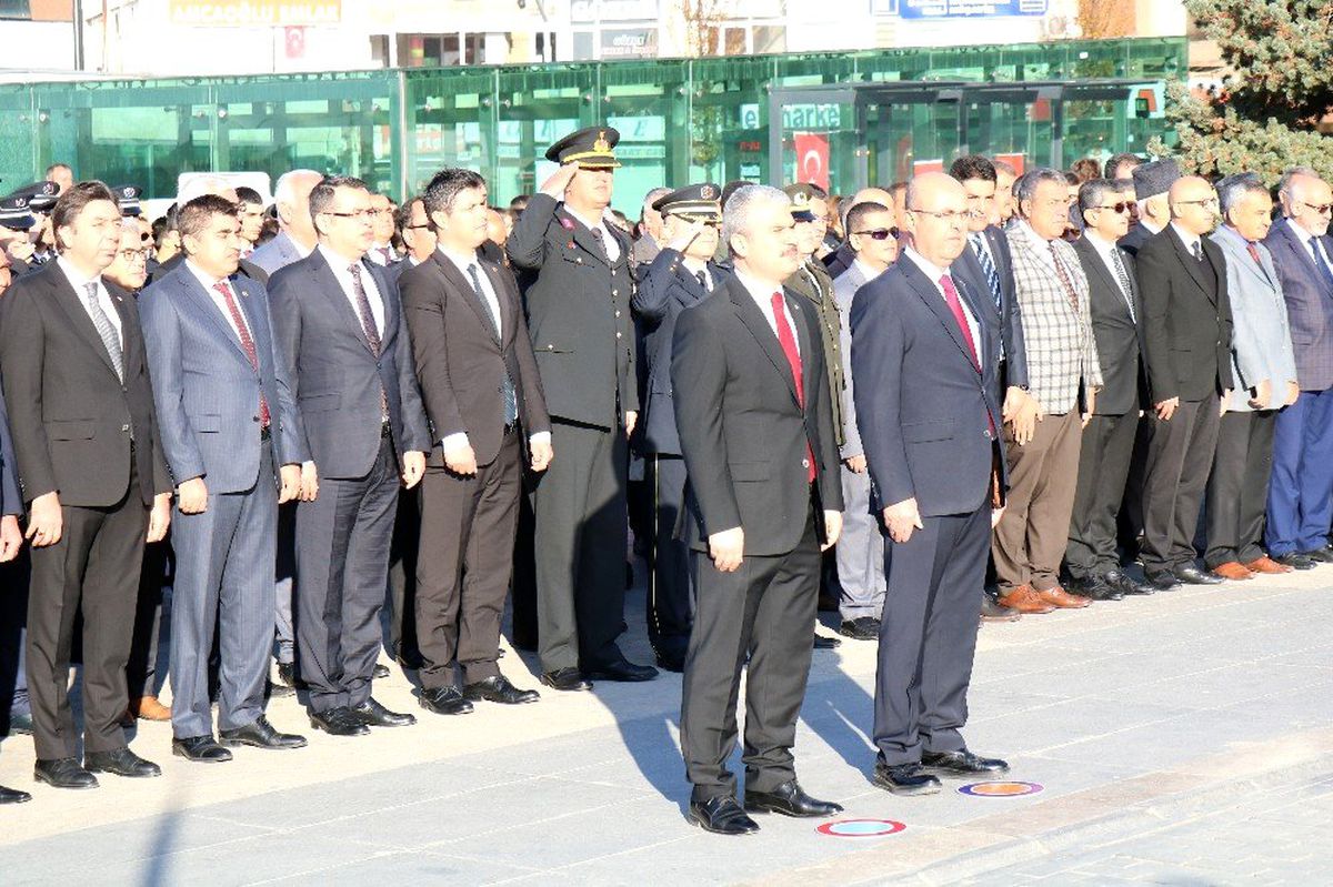 Kırşehir\'de hayat, 2 dakika durdu