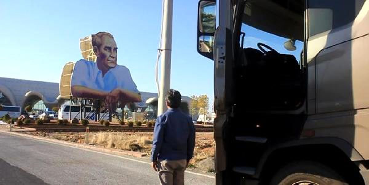 Kırşehir\'de sürücülerden Ata\'ya saygı