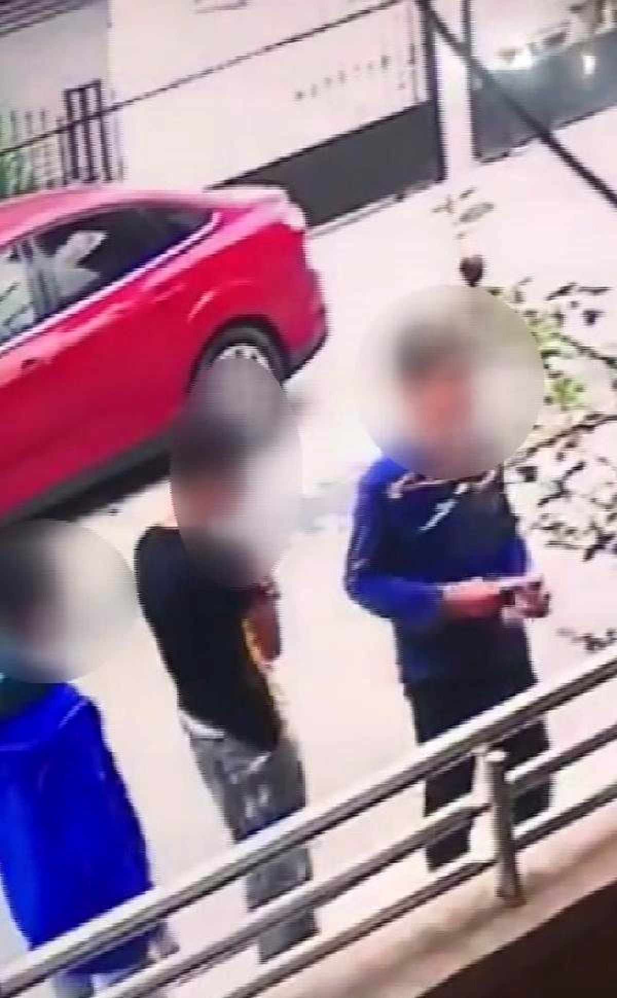 Küçükçekmece\'de ayakkabı hırsızlığı kamerada