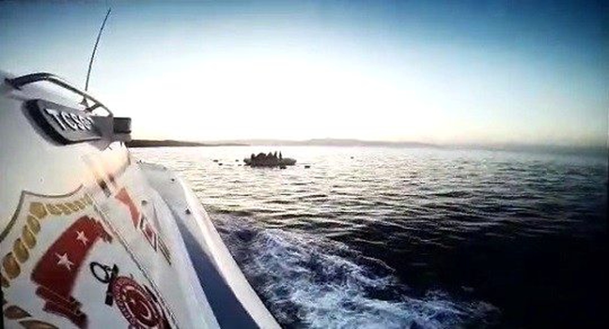 Kuşadası açıklarında 68 kaçak göçmen yakalandı