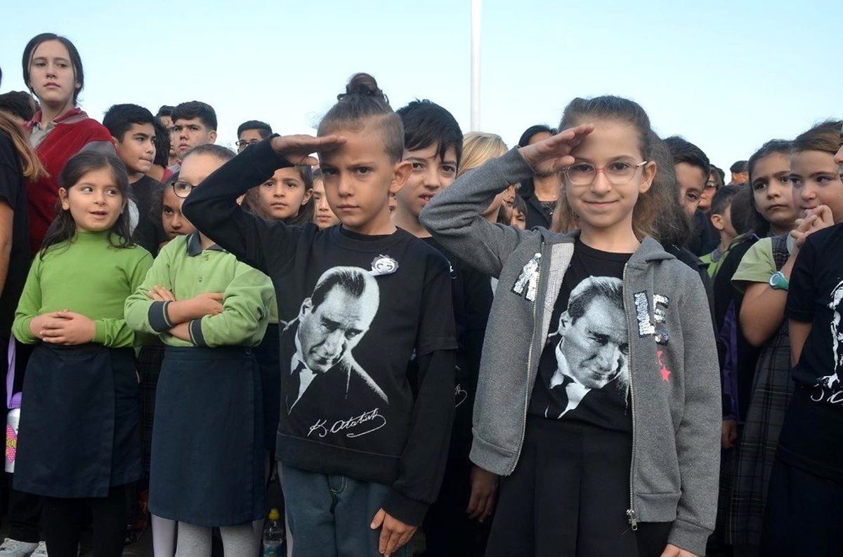 Kuşadası\'nda 10 Kasım Atatürk\'ü Anma Günü törenleri