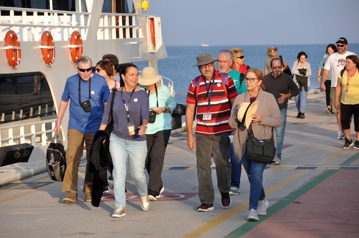 Kuşadası\'nda kruvaziyer hareketliliği sürüyor