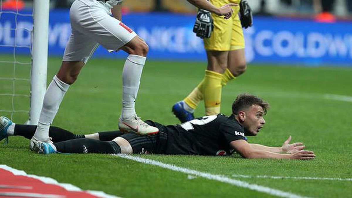 Ljajic ve Oğuzhan\'a tepki! Yuhalandılar...